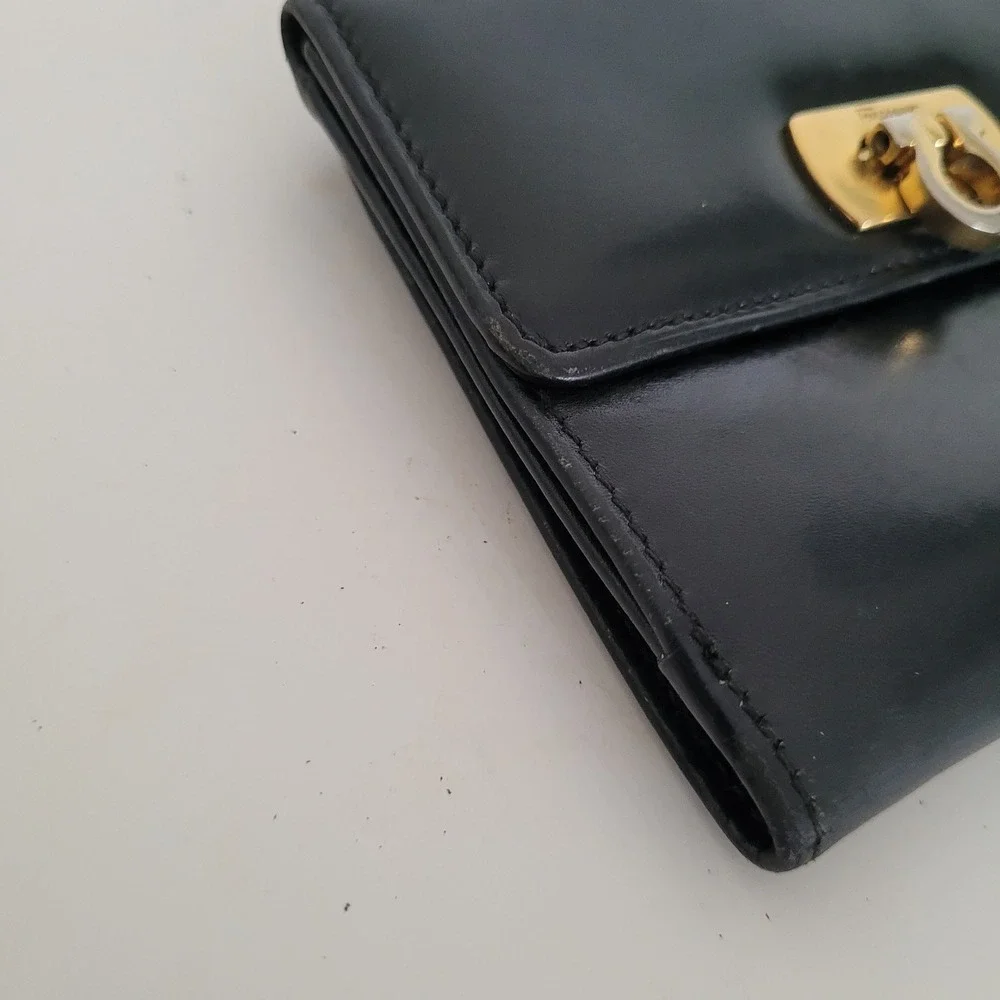 Salvatore Ferragamo Black Leather Gancini Bifold Wallet Vintage 224059 Italy